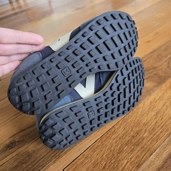 Veja Navy and Cream Women's Sneakers - Picture 4 of 12